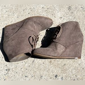 Arizona Wedge Heel Booties, Taupe, size 7M